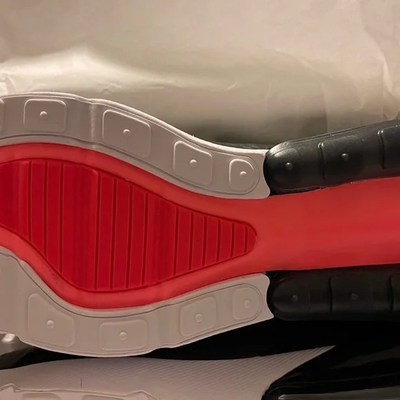 Air 270s - Picture 2 of 3